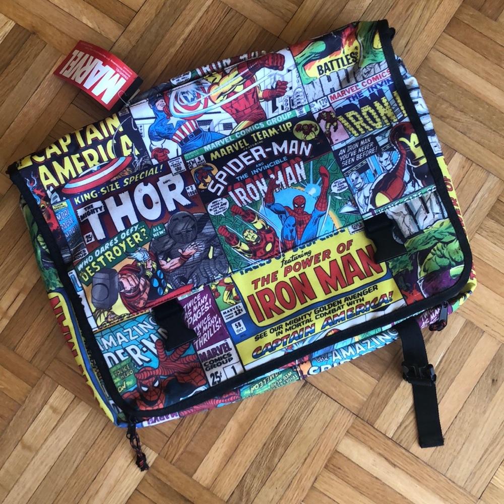 Marvel Comic Collage Messenger Bag 1 snap missing